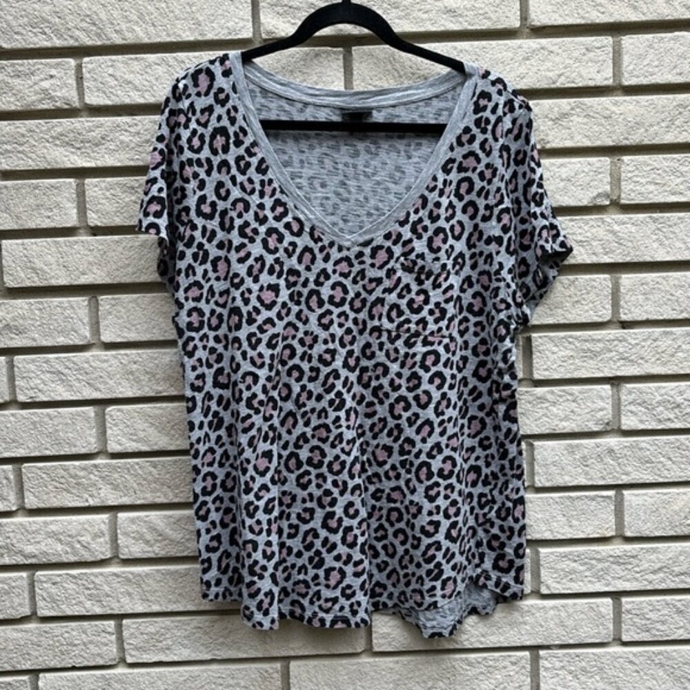 Torrid Pocket Short Sleeve V Neck Tee Leopard Print Sz 2
